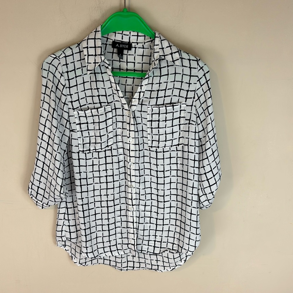 A Byer White and Black Window Pane Top Size Small